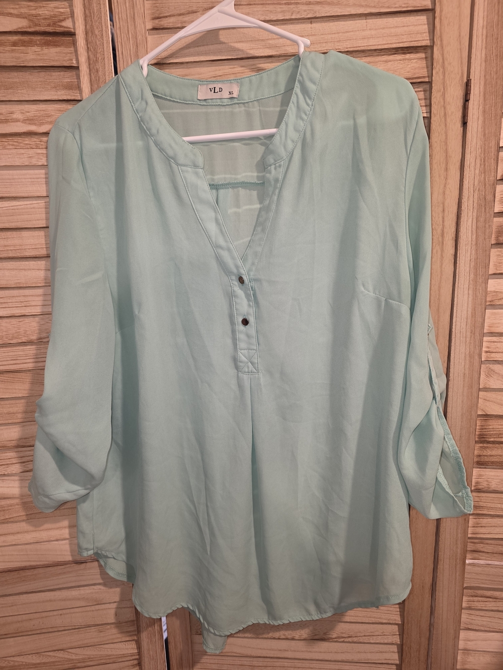 Women's Mint Green V-Neck Button Tunic Blouse